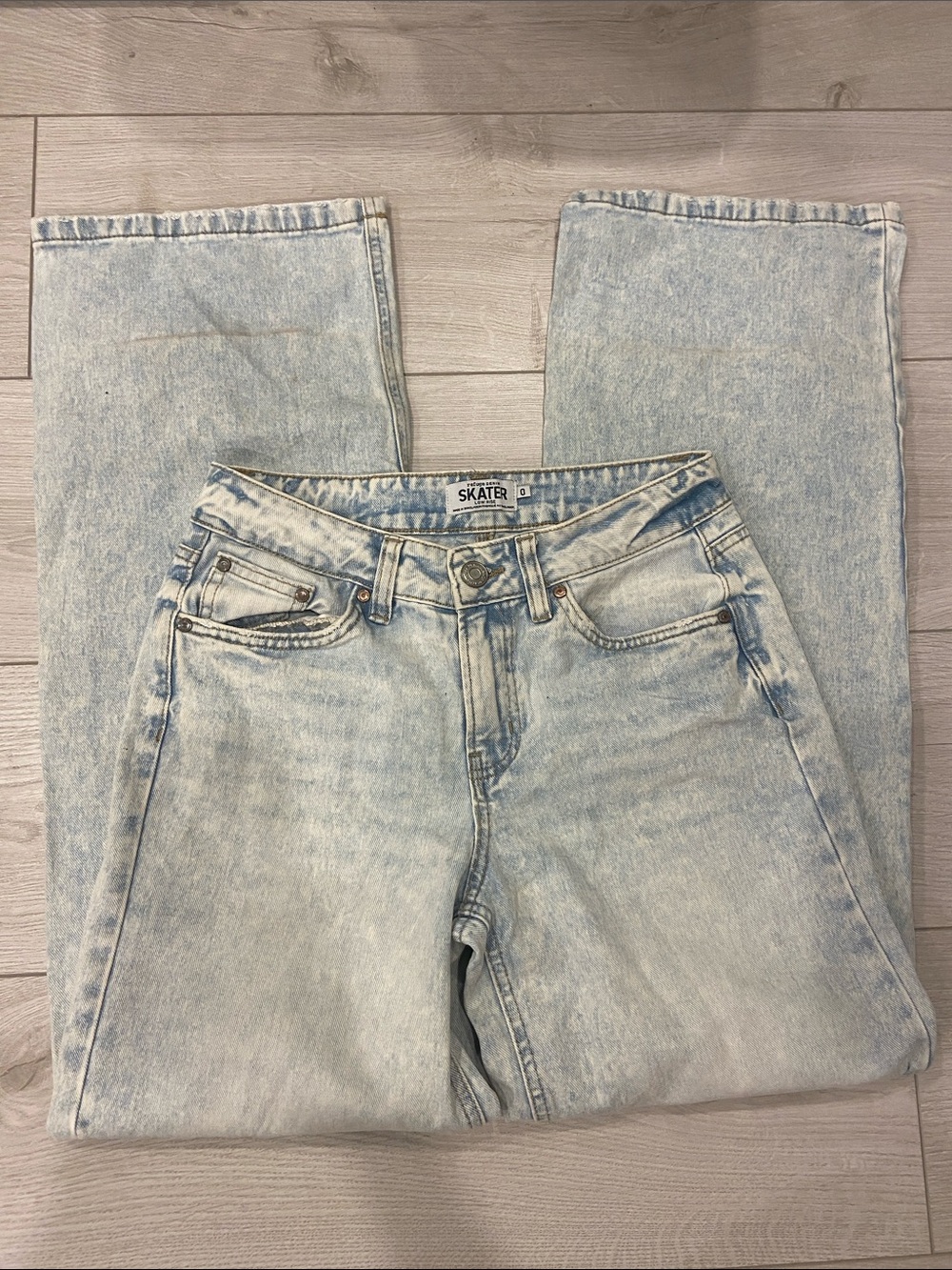 lowrise baggy jeans
